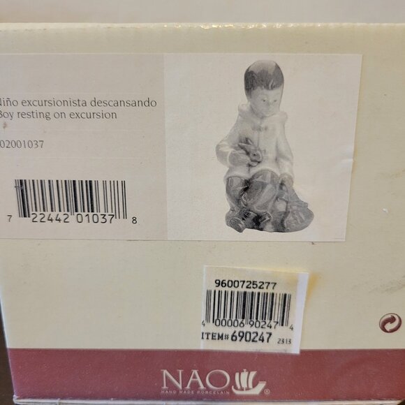 Nao Lladró Porcelain Figurine Boy "Resting on Excursion” #1037 - Picture 12 of 12